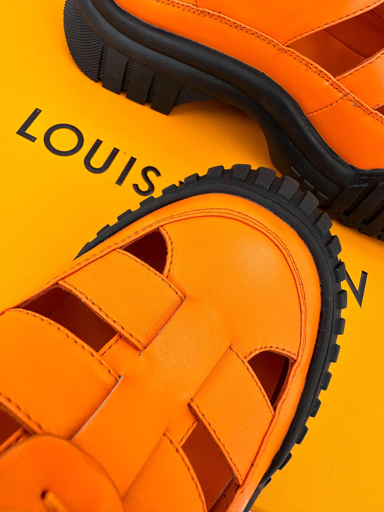 l0*is V*t0n sandals