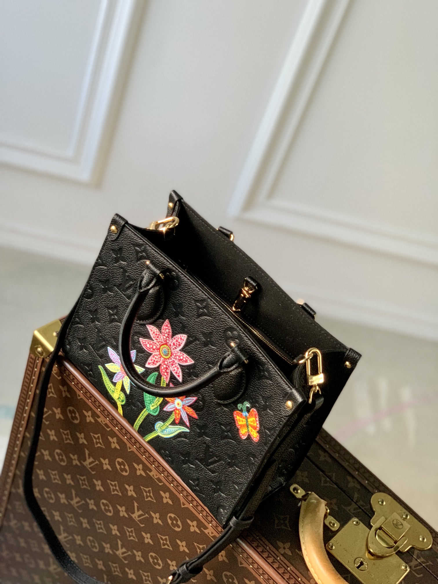 l0*is V*t0n onthego handbag- m21732-25*19*11.5 cm