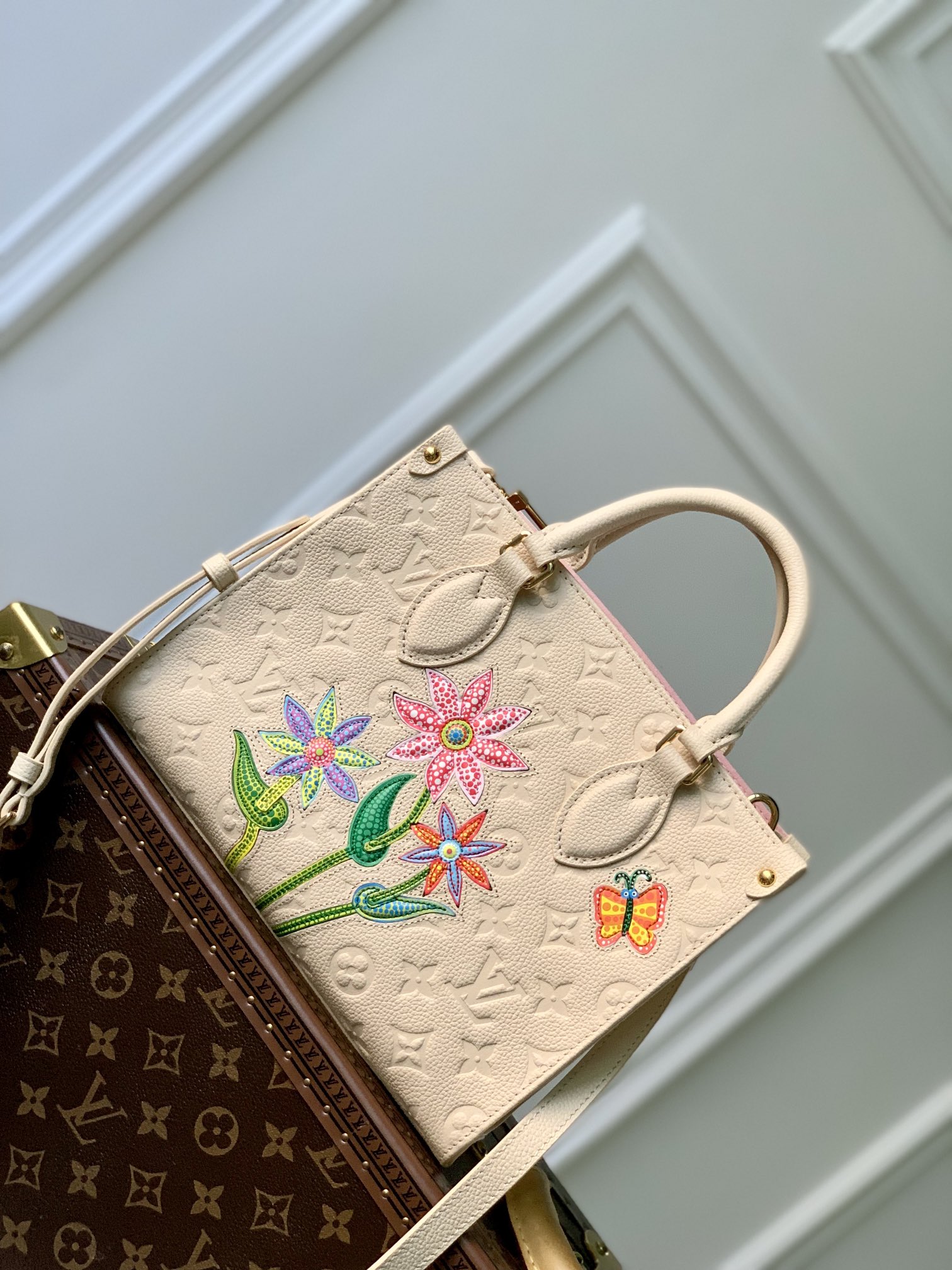 l0*is V*t0n onthego handbag- m21732-25*19*11.5 cm