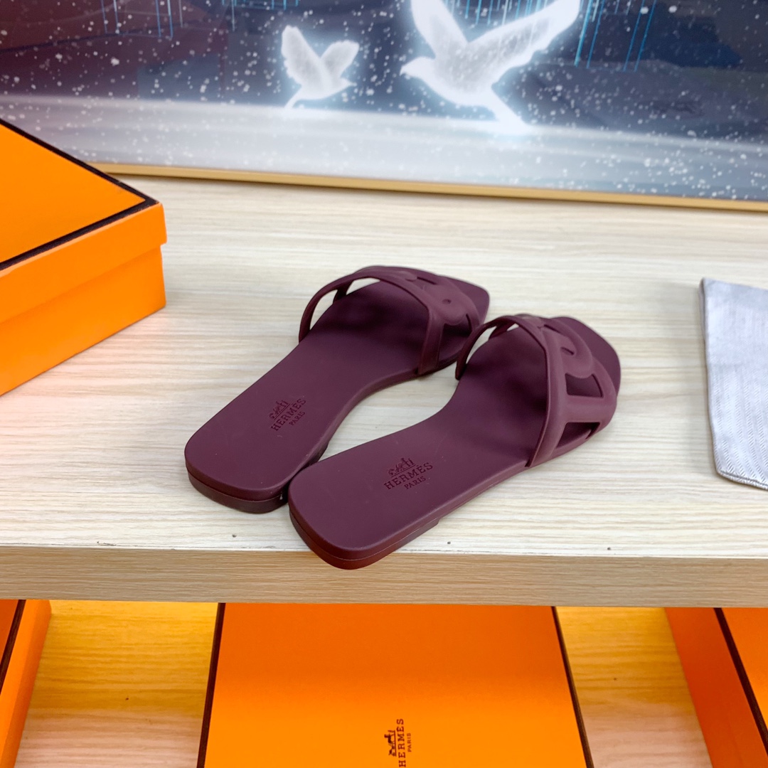 H**mes sandals