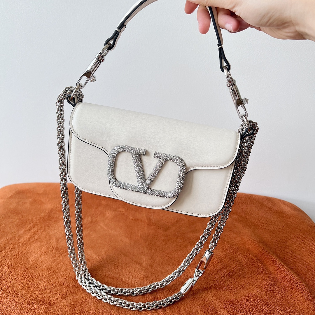 Va1e*ntin0 garavani signature bag-20×11×5cm