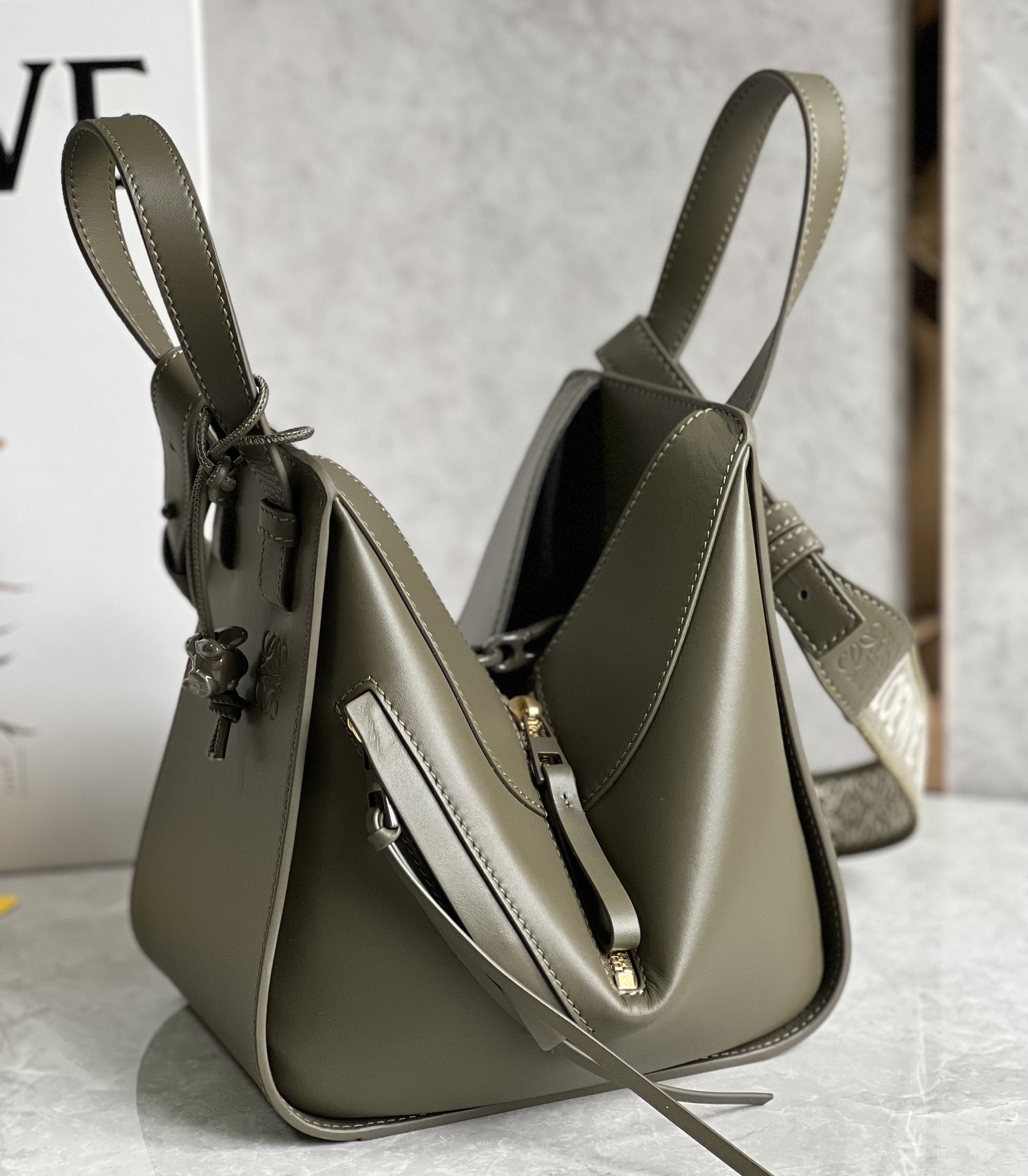L0ew* hammock bag-19.5*14.4*20.8cm