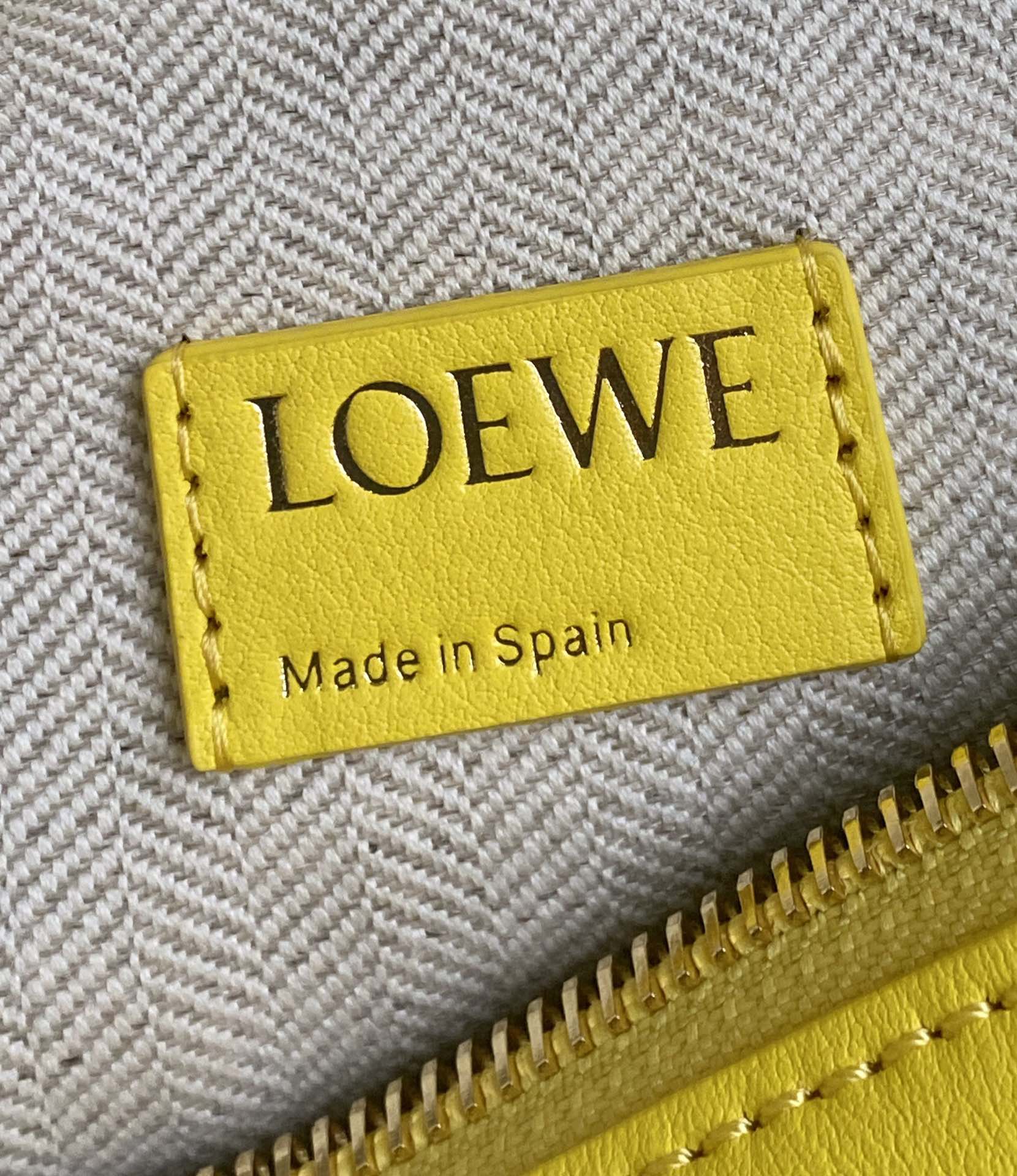 L0ew* cubi bag-20.5×17×12.5cm