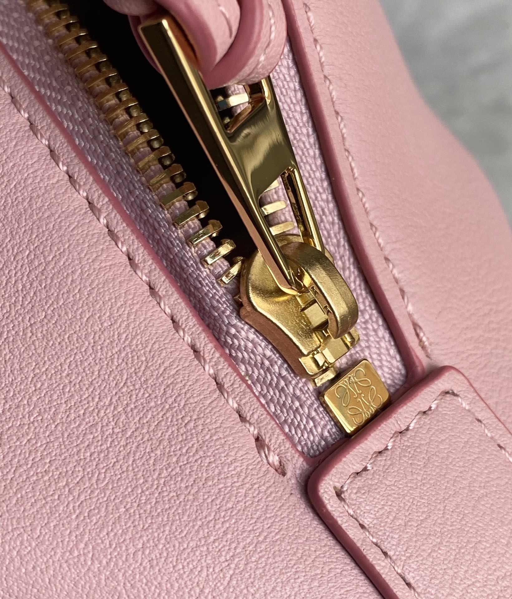 L0ew* cubi bag-20.5×17×12.5cm