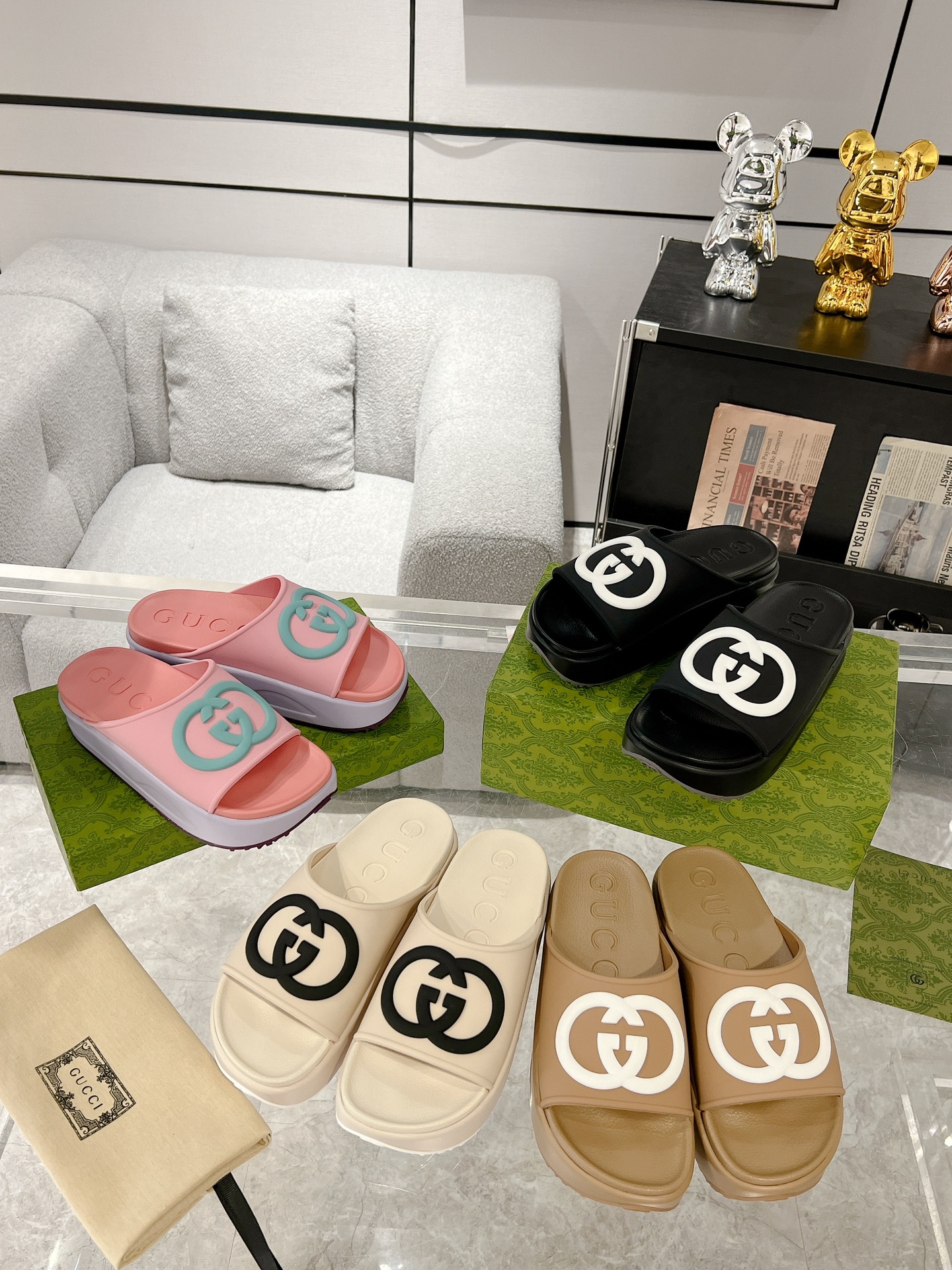 G*u*i slides -5cm