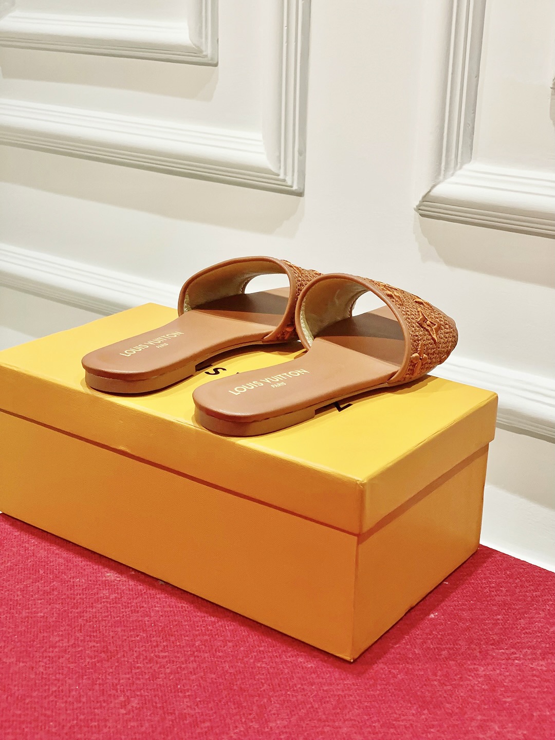 l0*is V*t0n slippers
