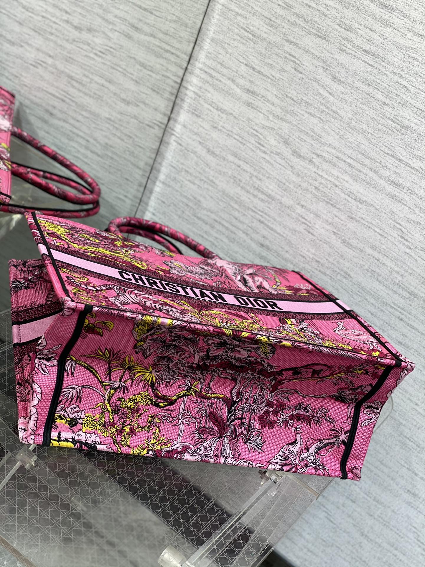 D*or book tote