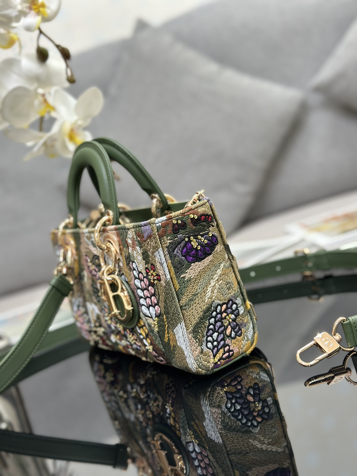 lady D*or handle bag-26 x 13.5 x 5cm