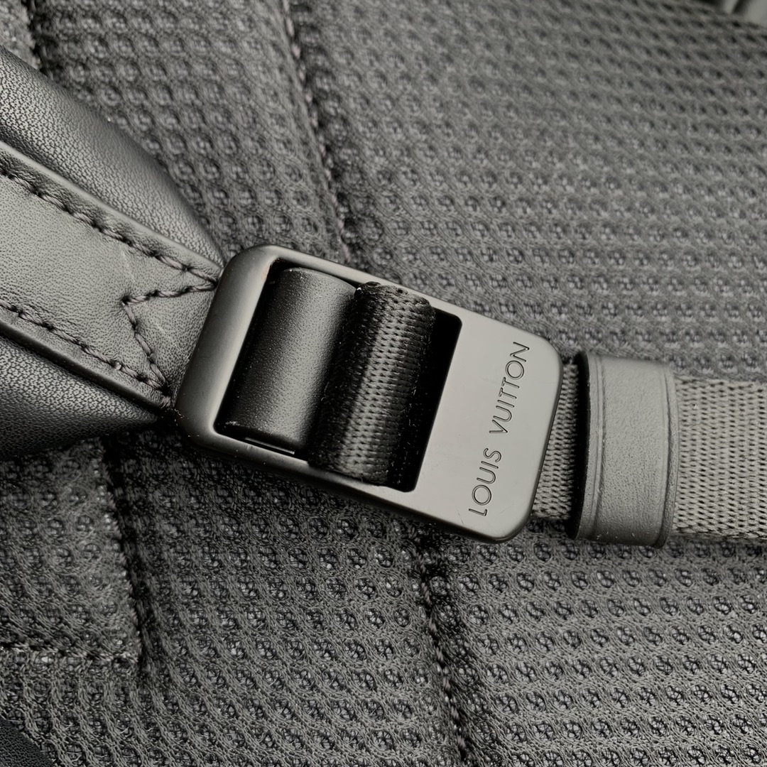 l0*is V*t0n comet backpack m22488-37*43*17cm