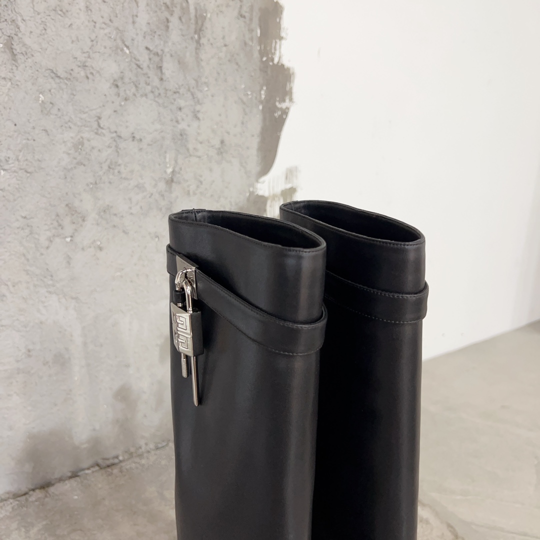 G1uenchy boots(eu35-41)