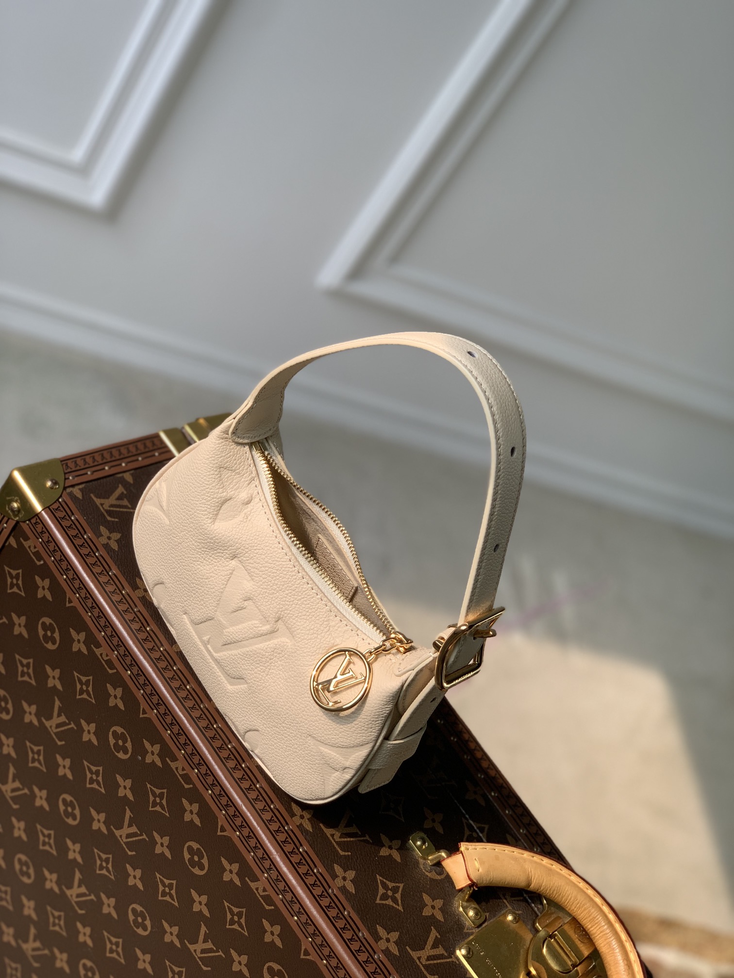 l0*is V*t0n mini moon bag m46692-20.5 x 11 x 5cm
