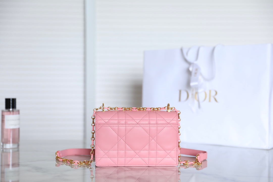 D*or caro bag- 19 x 13 x 5.5cm