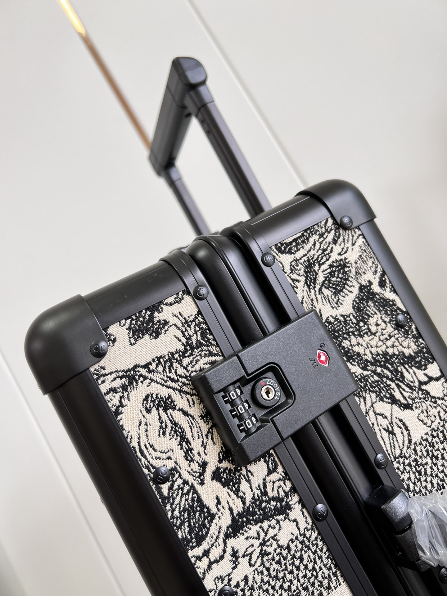 D*or oblique travel box-37*21*57cm
