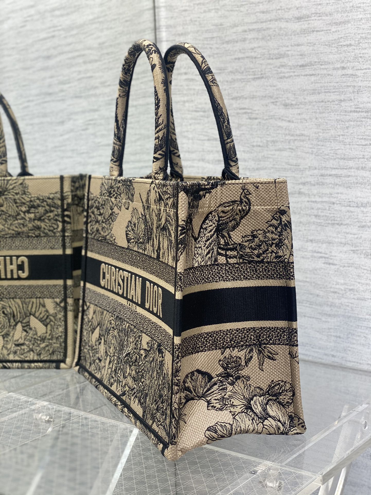 D*or small book tote-36.5cm