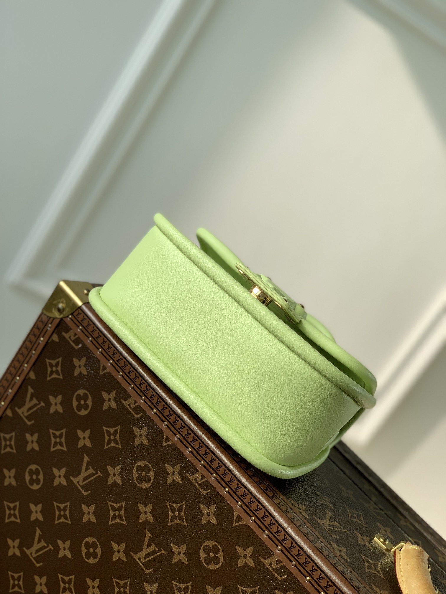 l0*is V*t0n hide & seek bag-21 x 15 x 8cm