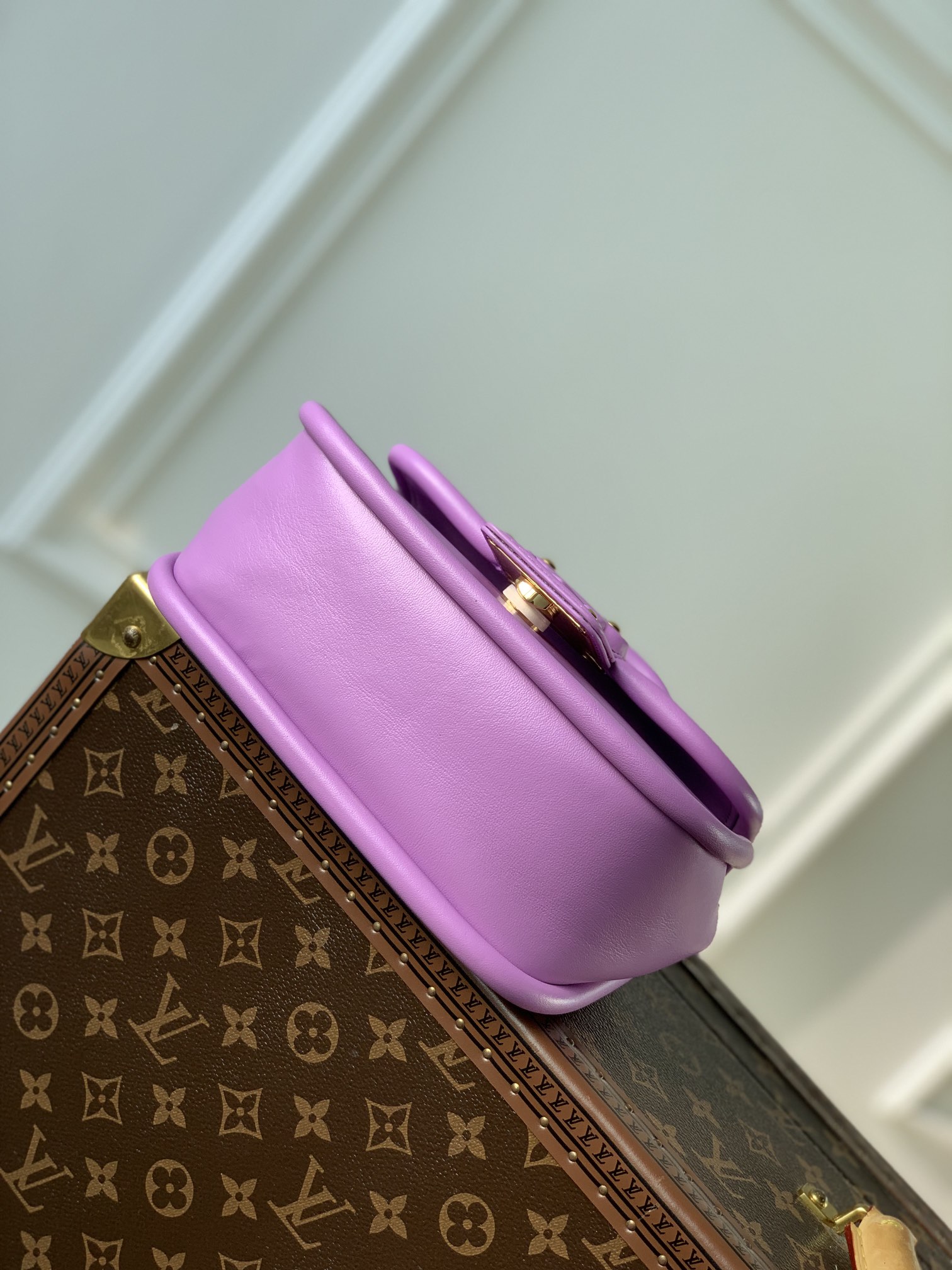l0*is V*t0n hide & seek bag-21 x 15 x 8cm