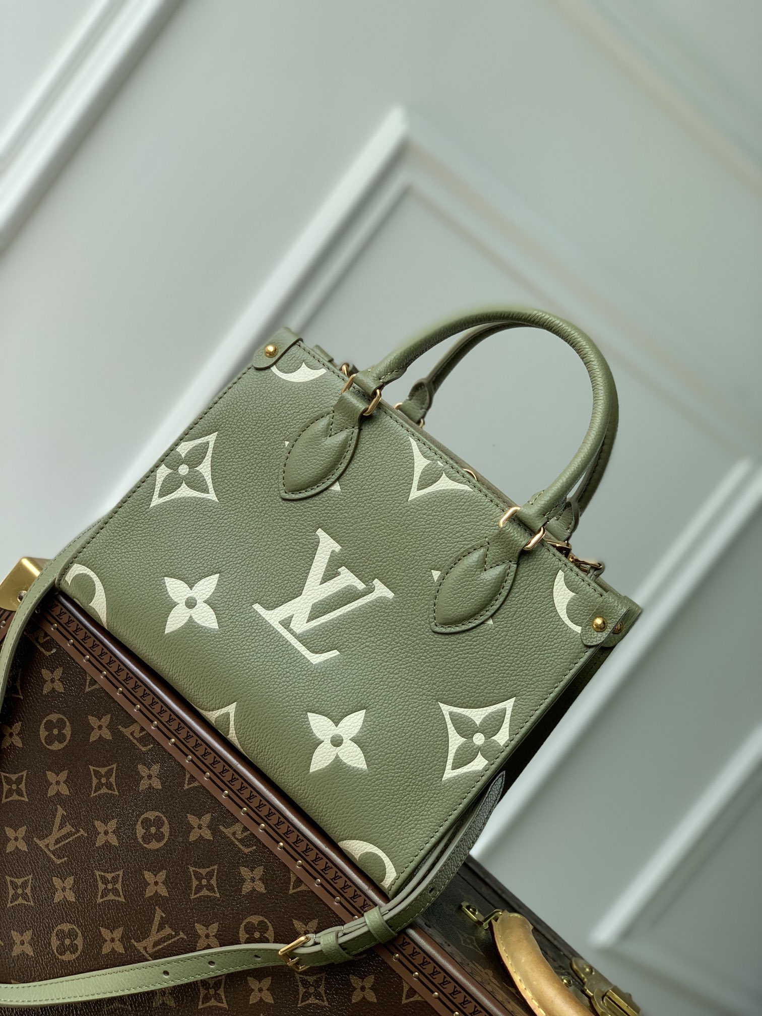 l0*is V*t0n onthego handbag- m21732-25*19*11.5 cm