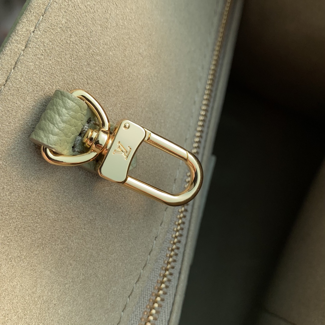 l0*is V*t0n onthego handbag- m21732-25*19*11.5 cm