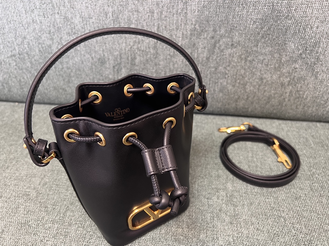 Va1e*ntin0 garavanivlogo signature bag-12*18*10cm
