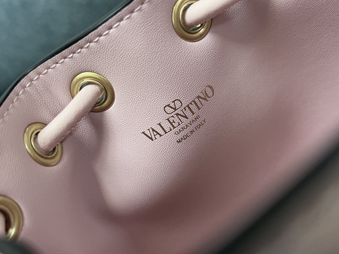 Va1e*ntin0 garavanivlogo signature bag-12*18*10cm