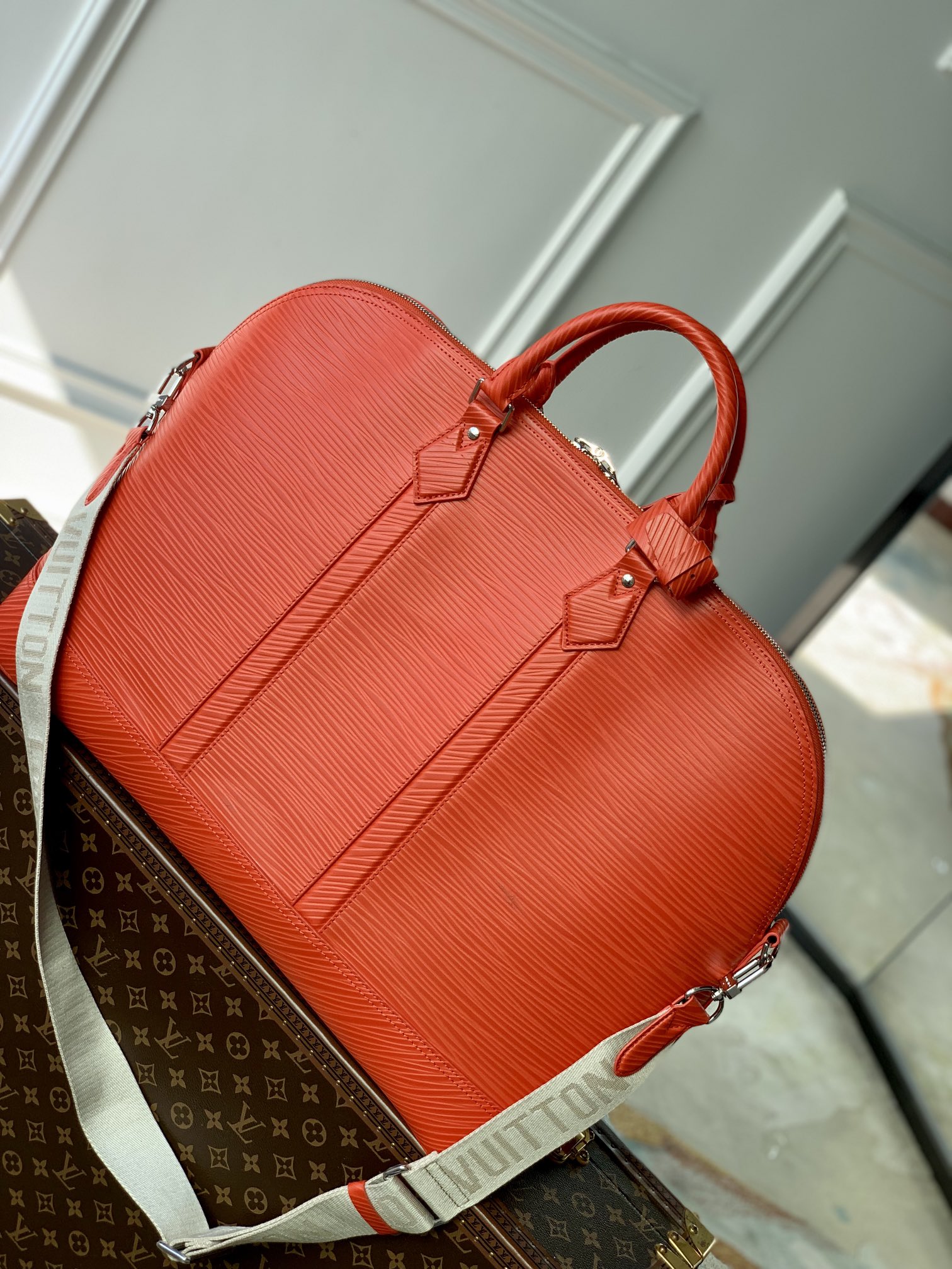 l0*is V*t0n alma travel bag-64 x 42 x 22cm