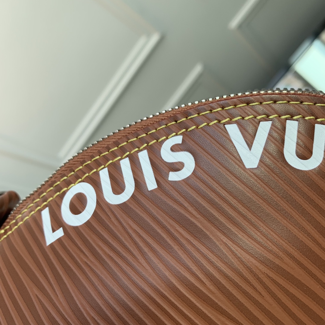 l0*is V*t0n alma travel bag-64 x 42 x 22cm