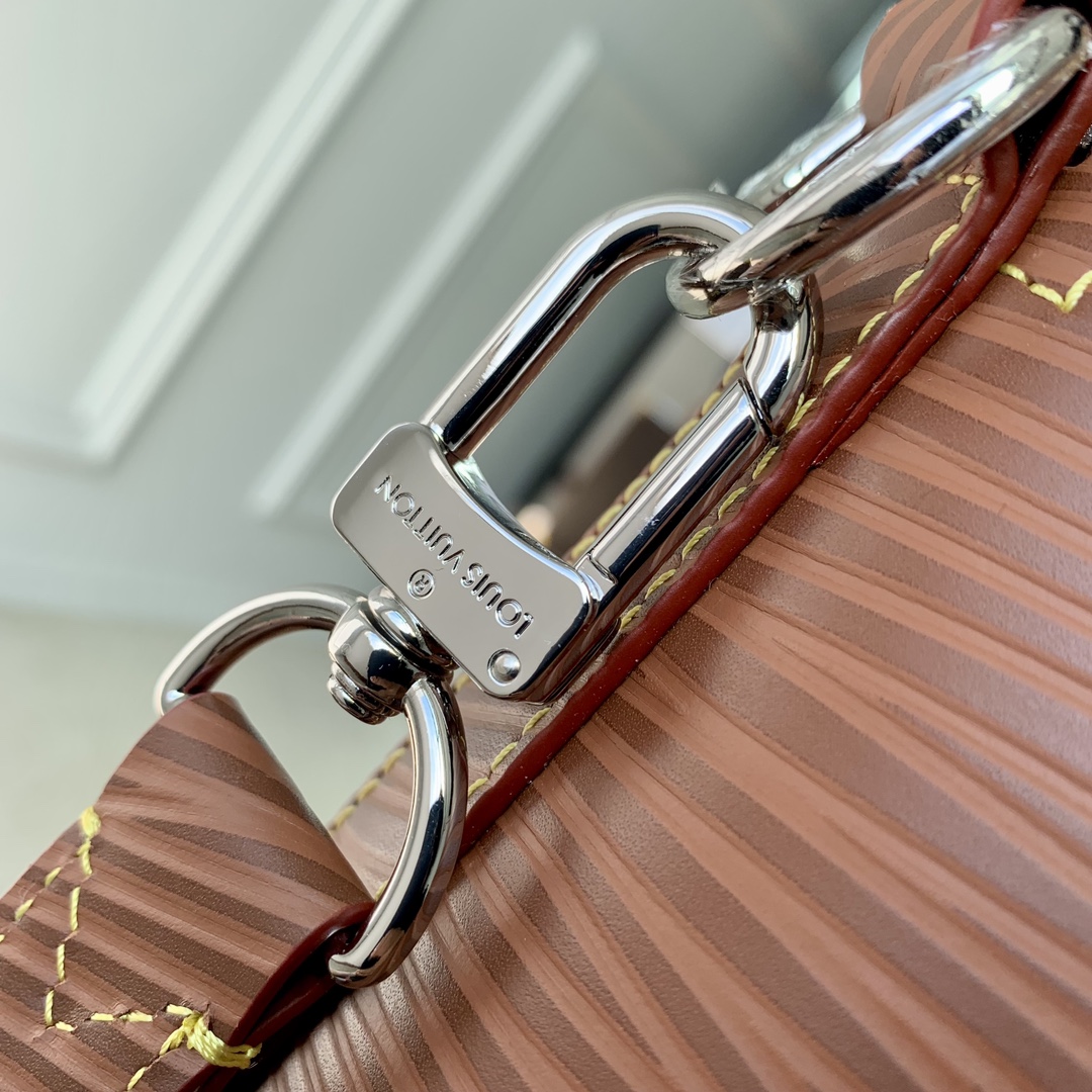 l0*is V*t0n alma travel bag-64 x 42 x 22cm