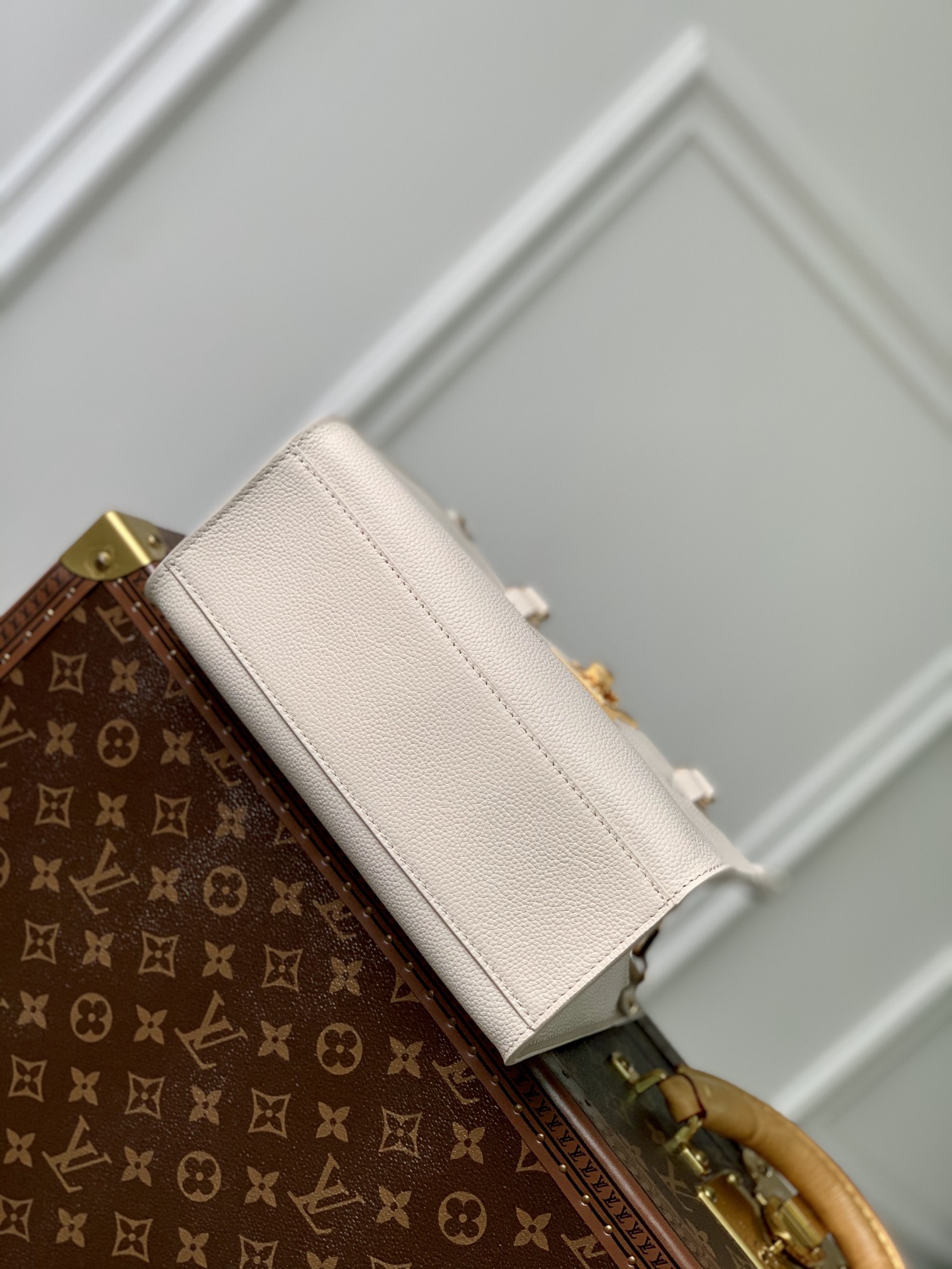 l0*is V*t0n lock & go -24.5 x 19.0 x 10.5 cm