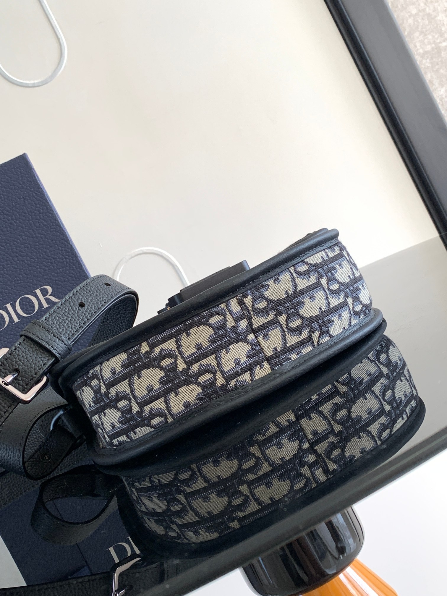D*or gallop messenger bag-20.5 x 16 x 5cm