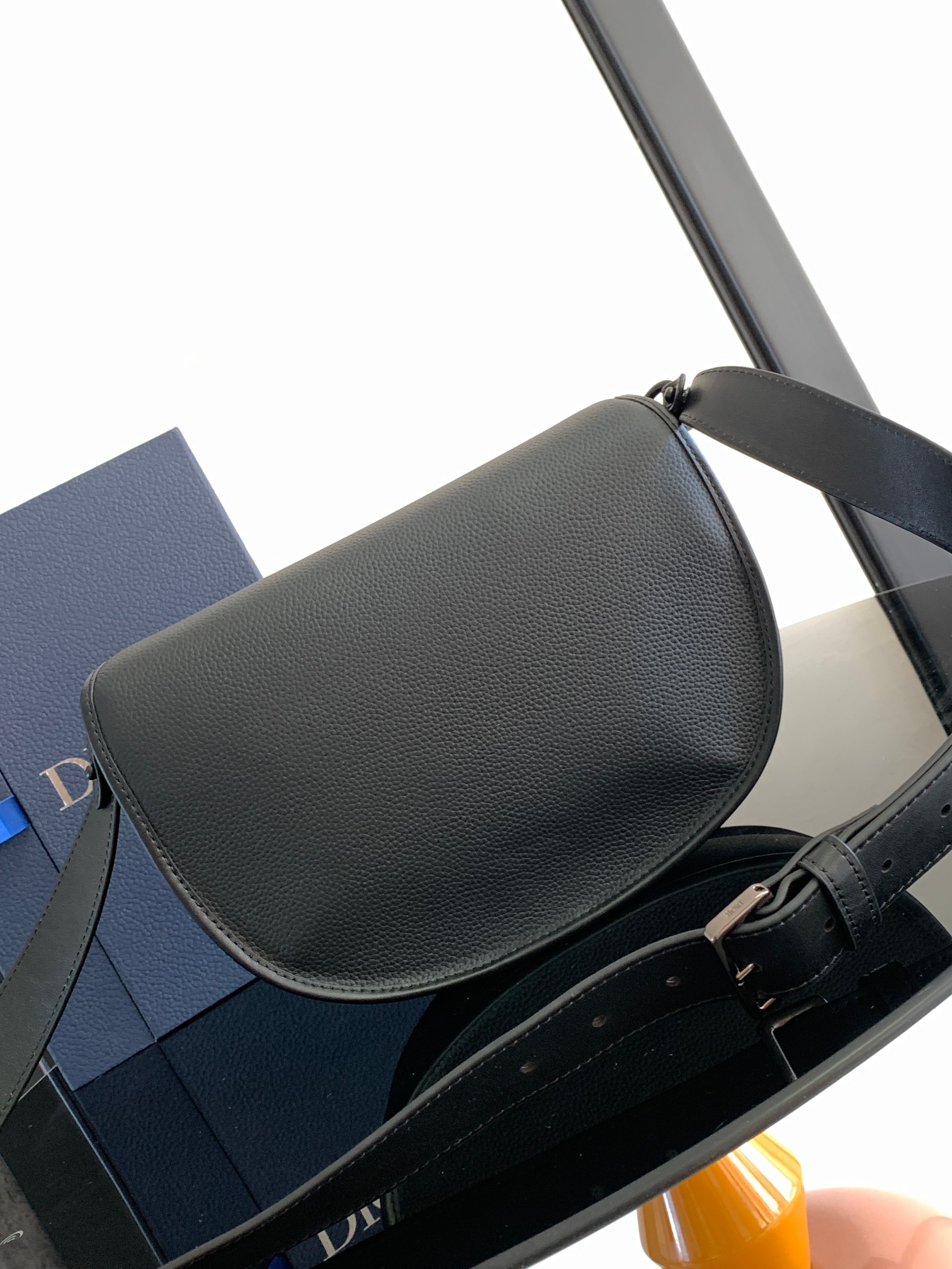D*or gallop messenger bag-28 x 22 x 7 cm