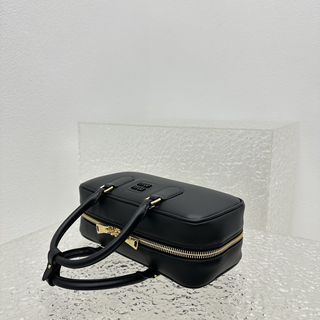 M*um*u ss23 softy padded bag-27*12*9cm