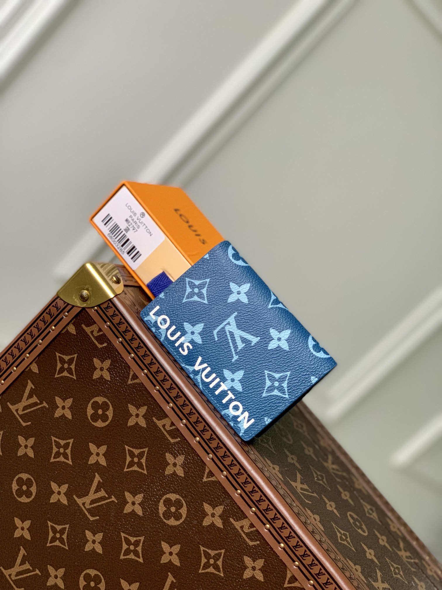 l0*is V*t0n aerogram wallet-8 x 11 x 1cm