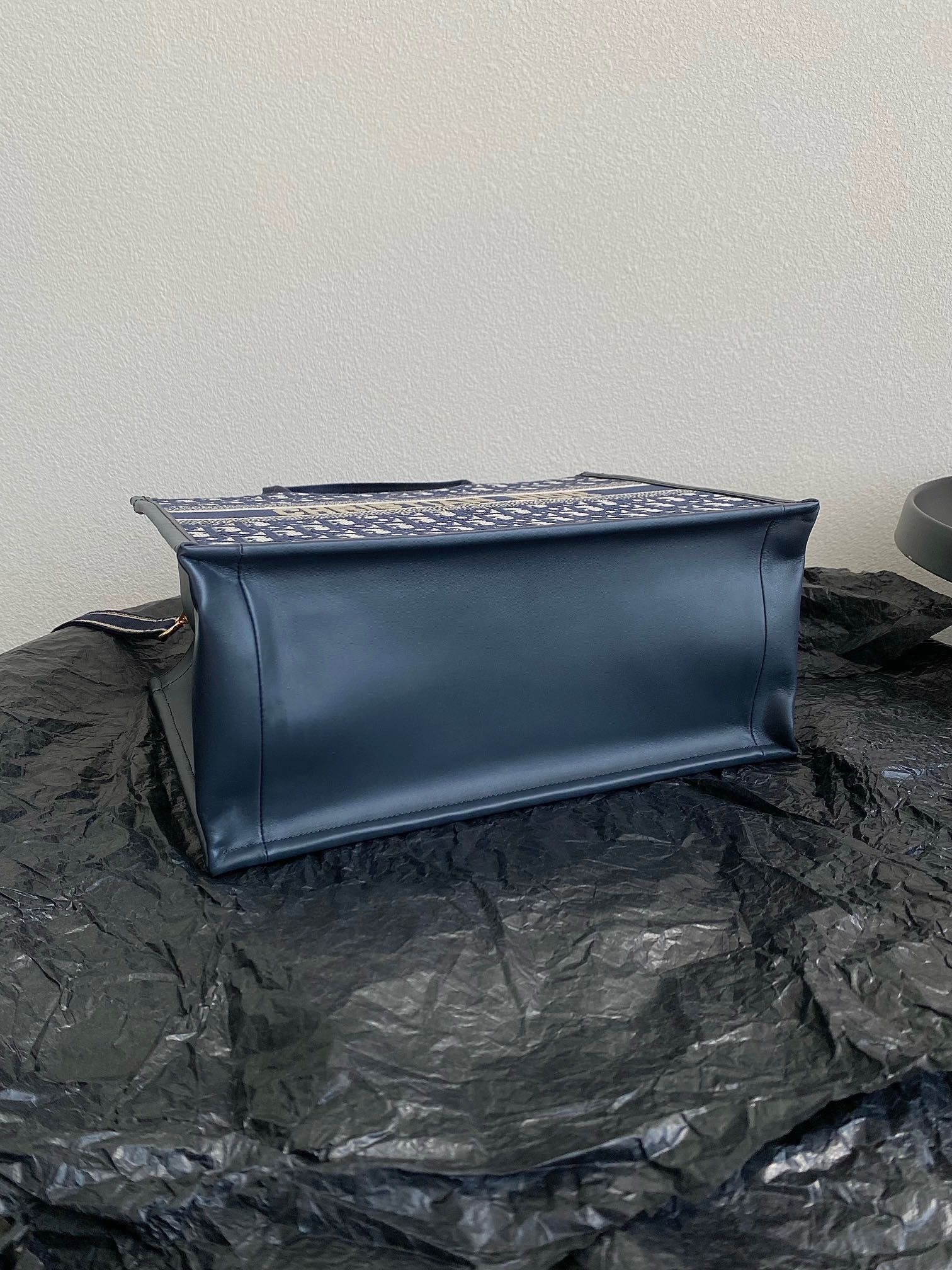 D*or small book tote-36.5cm