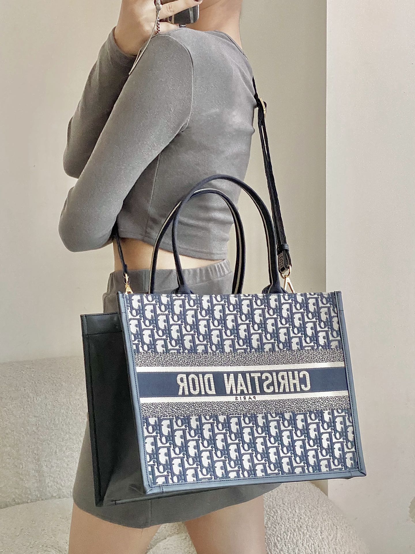 D*or small book tote-36.5cm