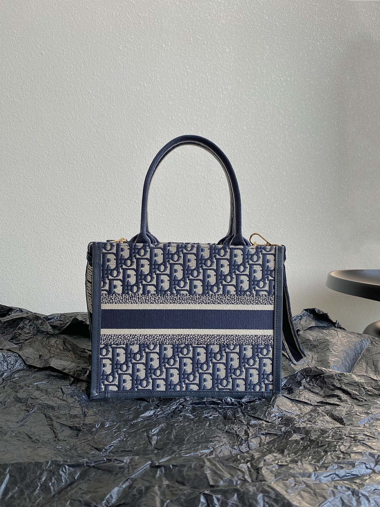 D*or small book tote-26*8*22cm
