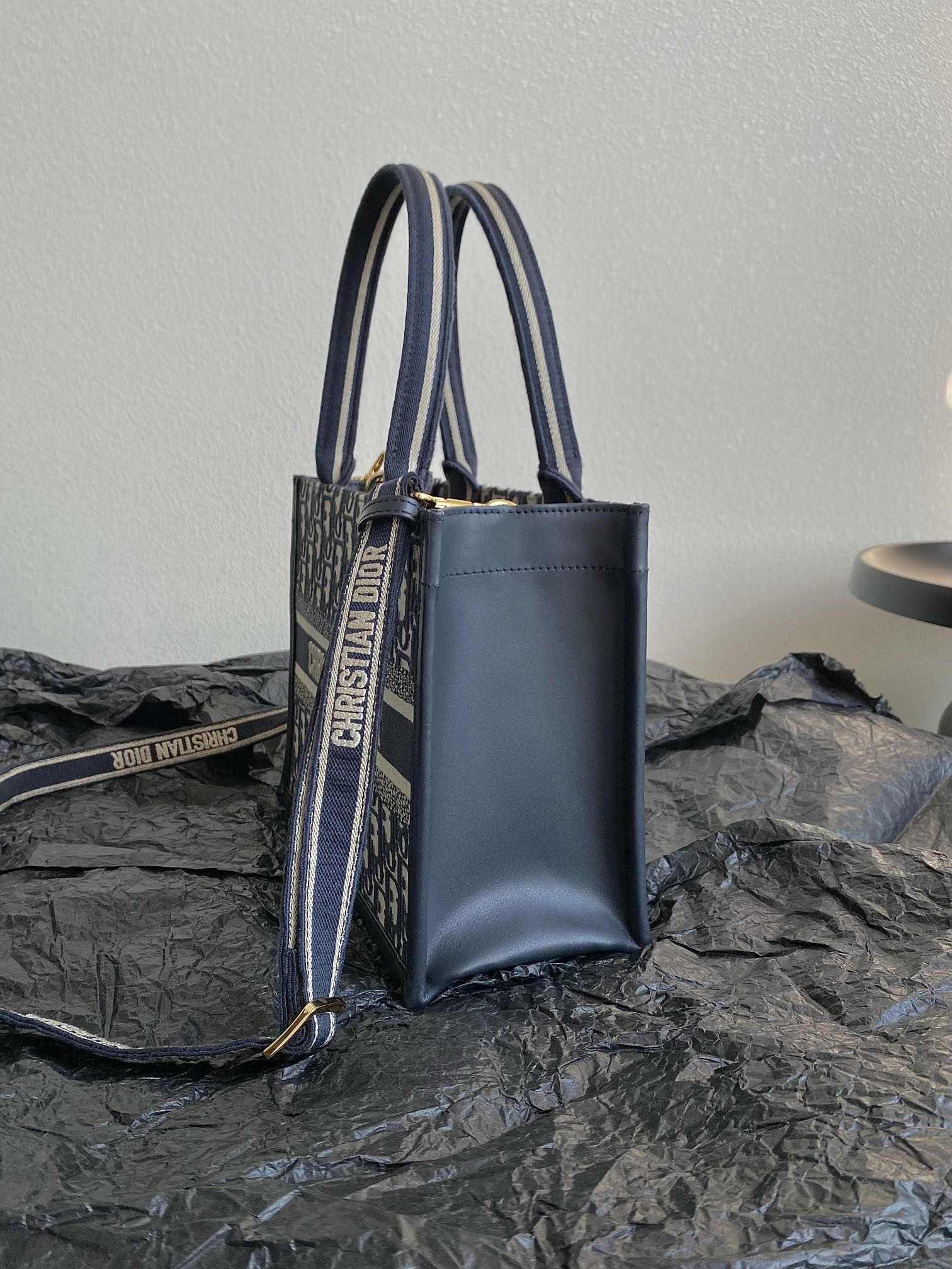 D*or small book tote-26*8*22cm