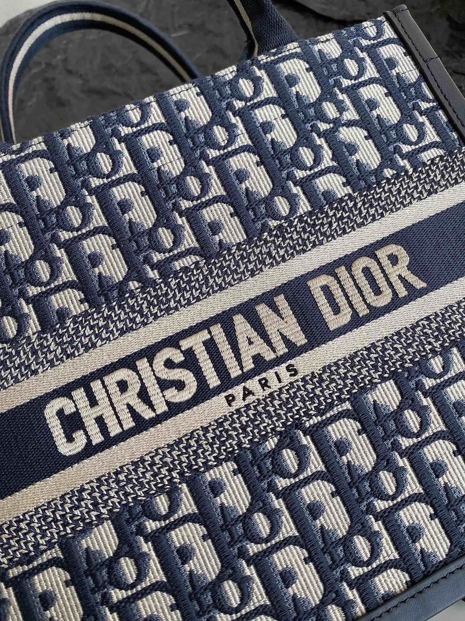D*or small book tote-26*8*22cm
