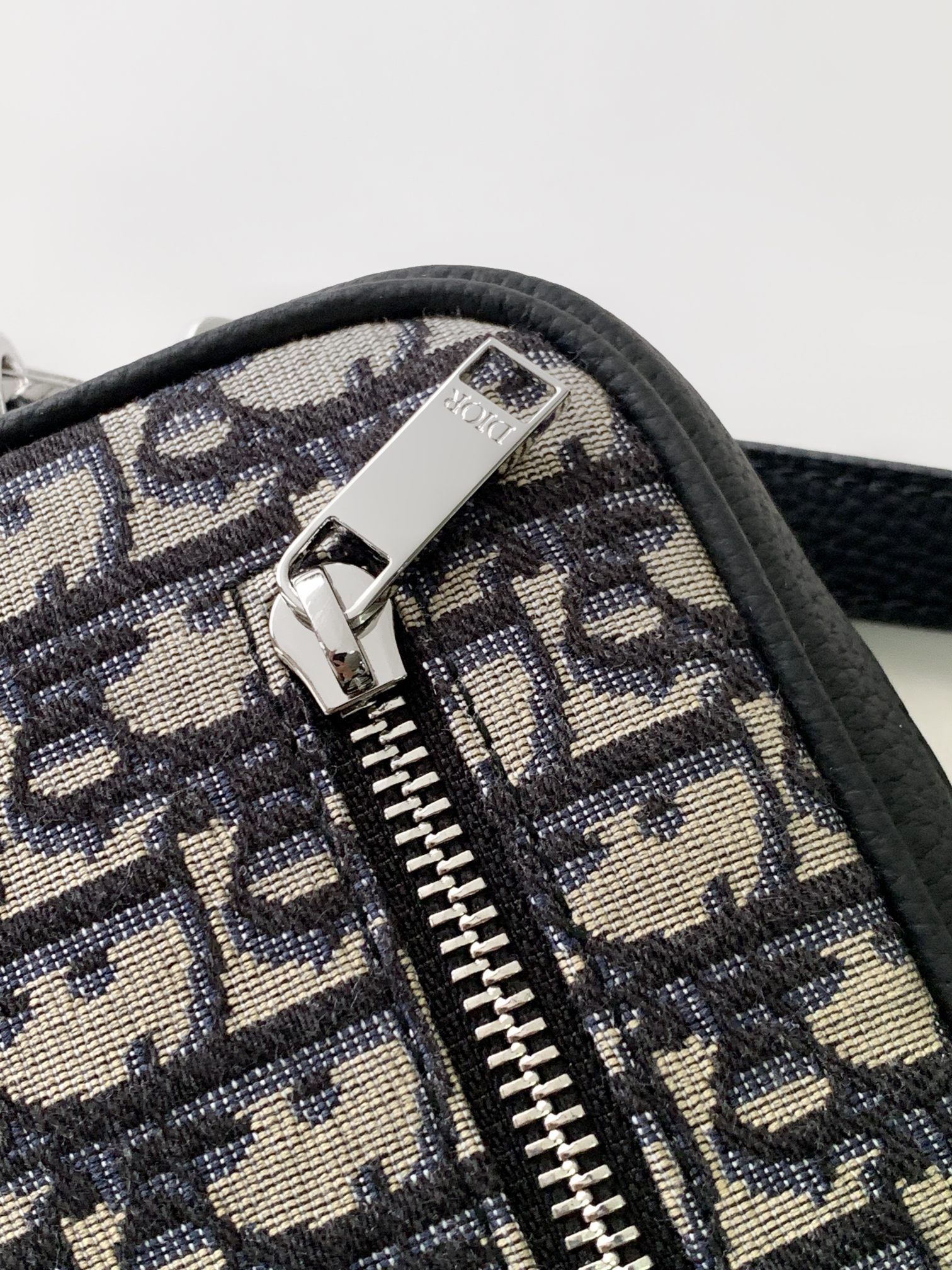 D*or pouch-24 x 15.5 x 5.5cm