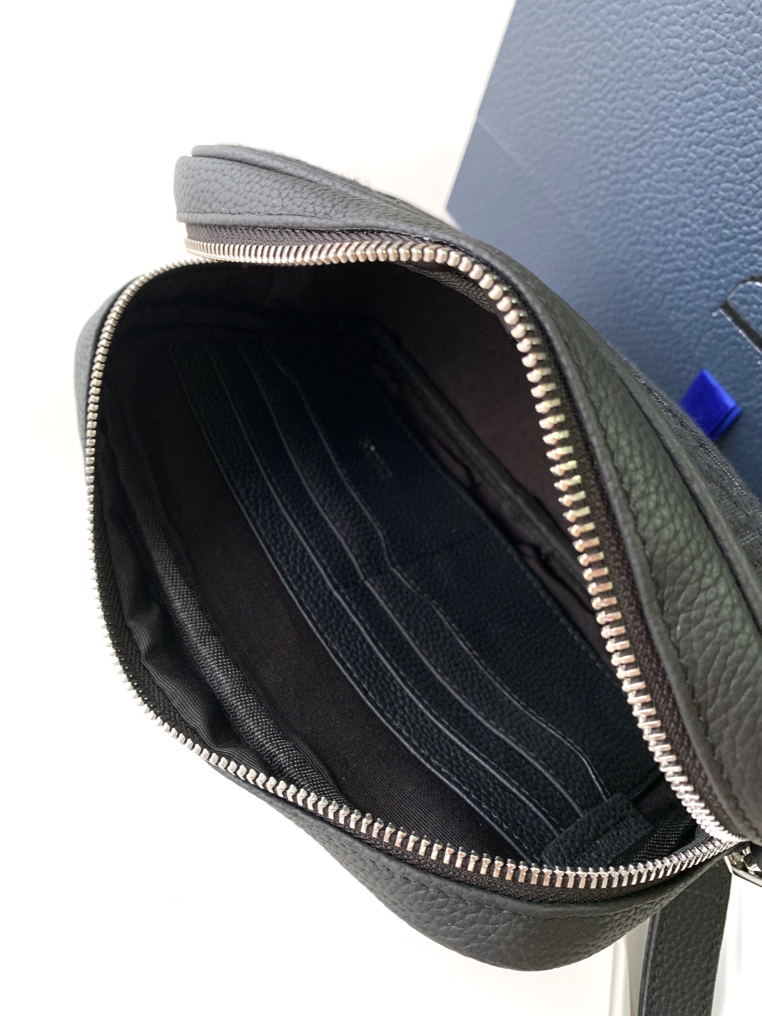 D*or pouch-24 x 15.5 x 5.5cm