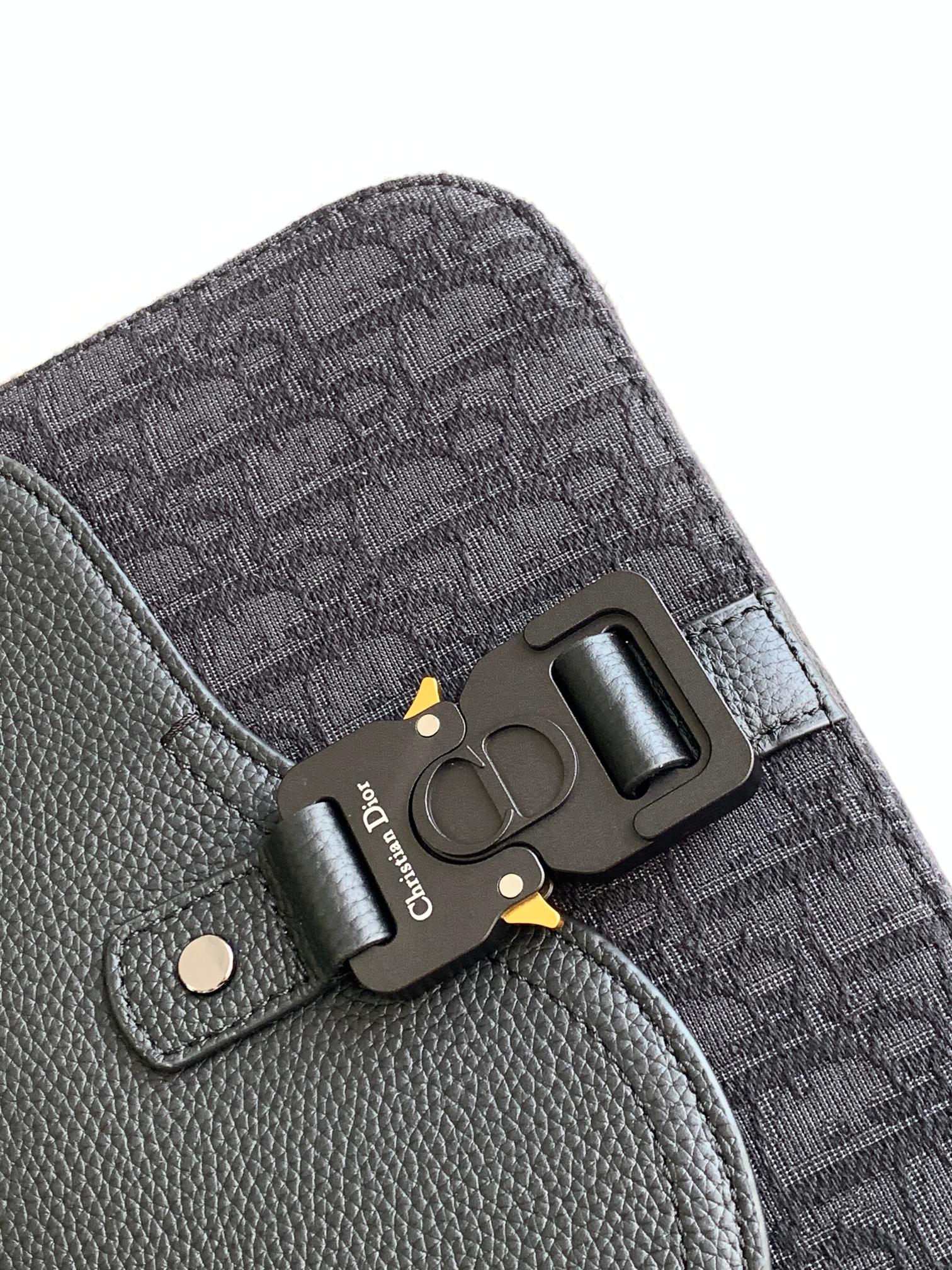 D*or saddle messenger bag-23 x 18 x 6cm