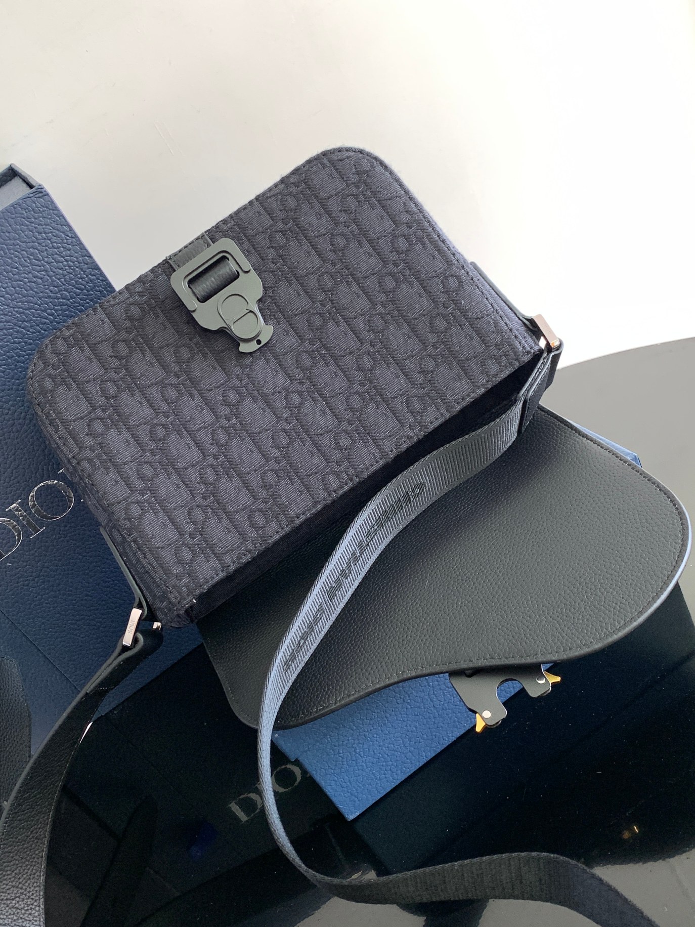 D*or saddle messenger bag-23 x 18 x 6cm