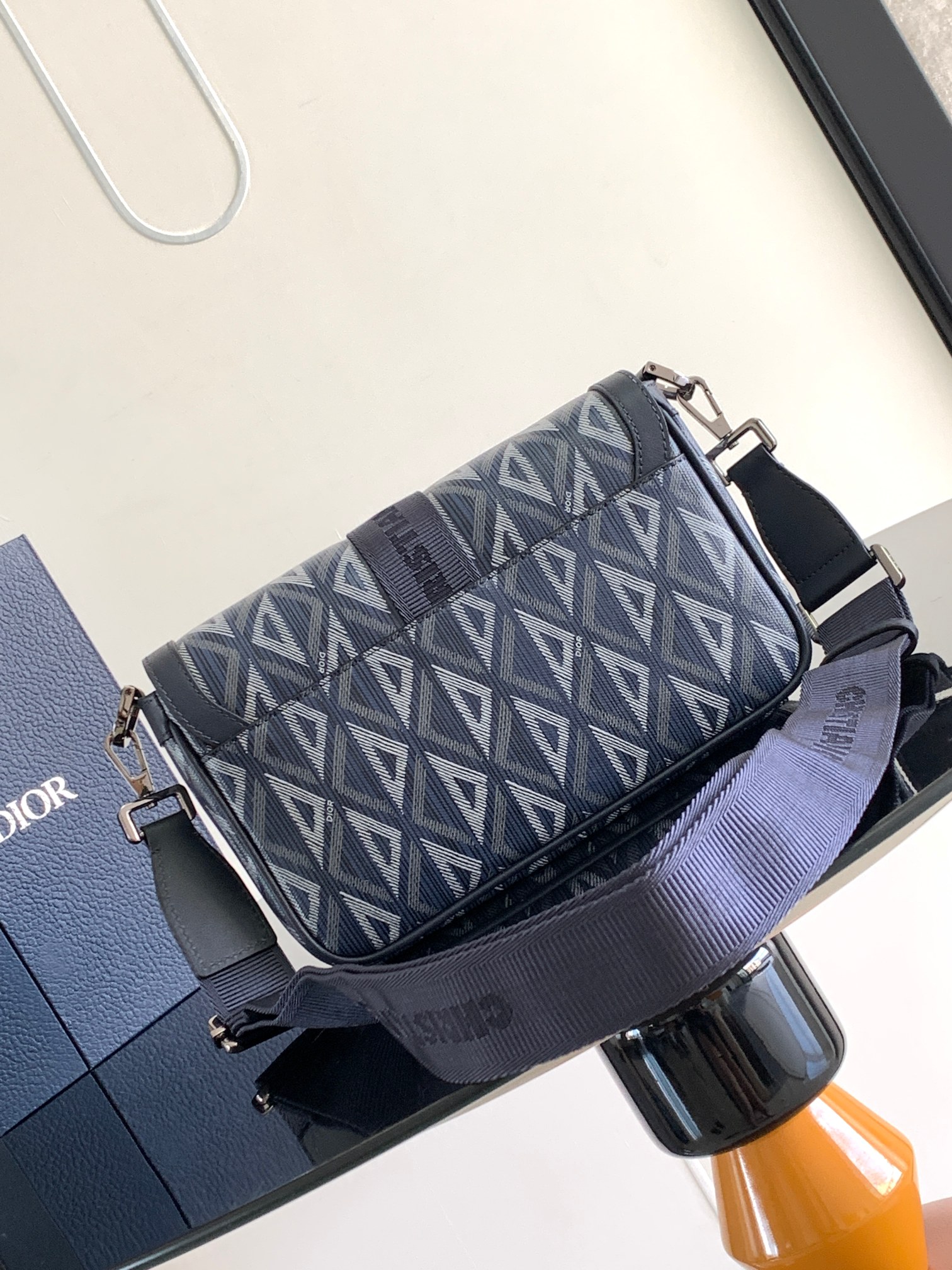 D*or hit the road handbags-27 x 17 x 9cm