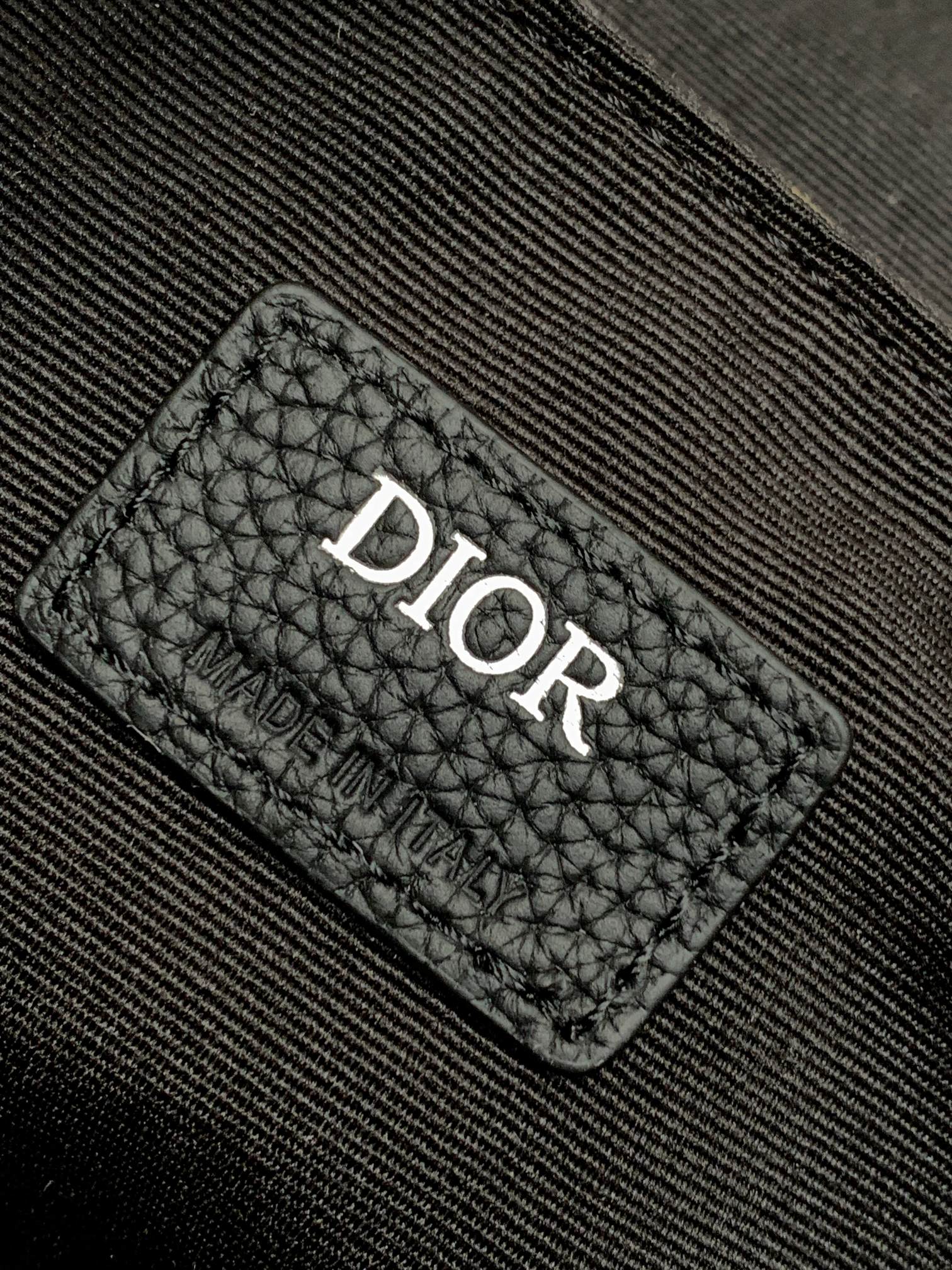 D*or explorer crossbody bag-20 x 15 x 5cm