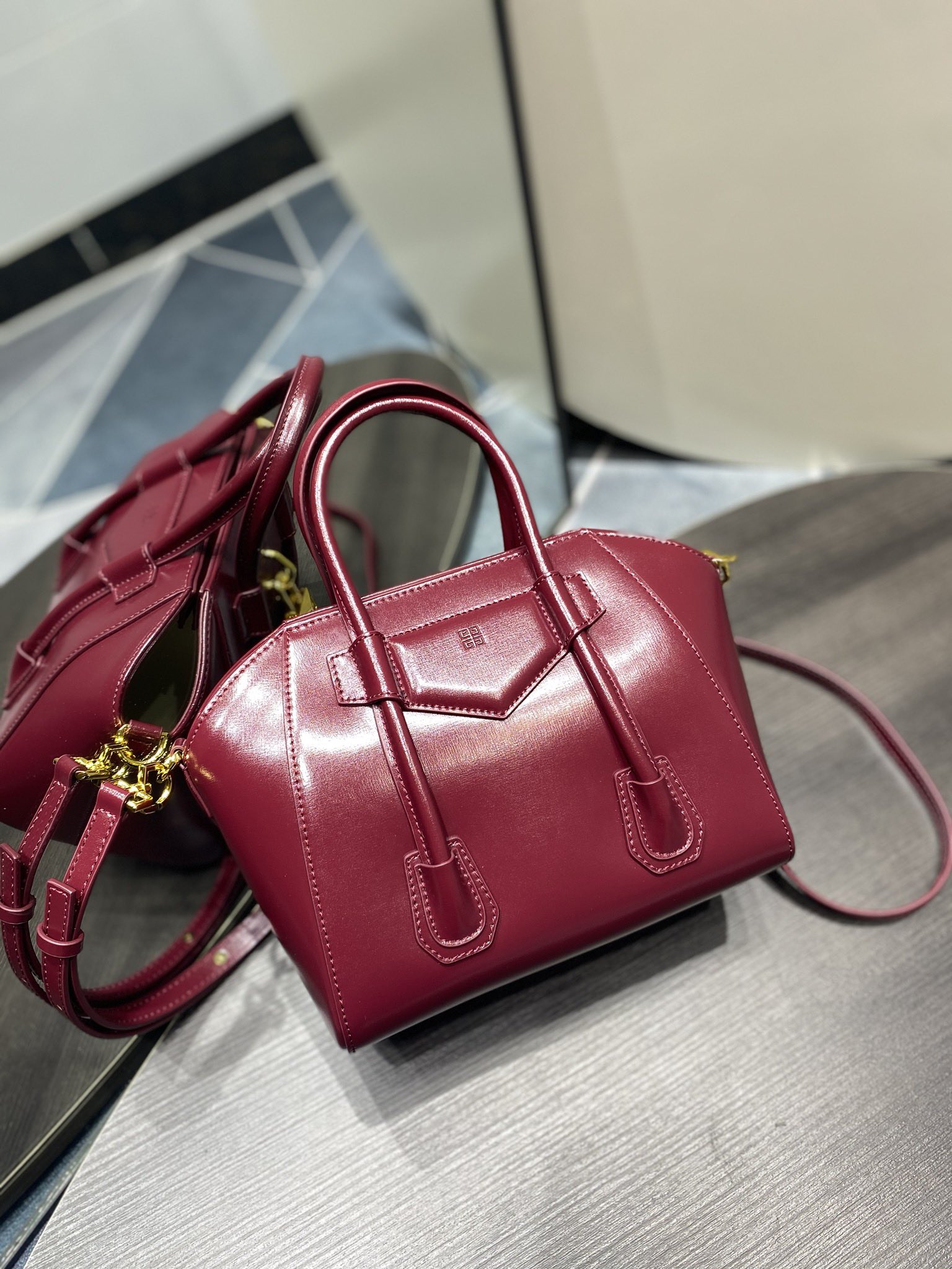 G1uenchy antigona tote-22*20*13cm