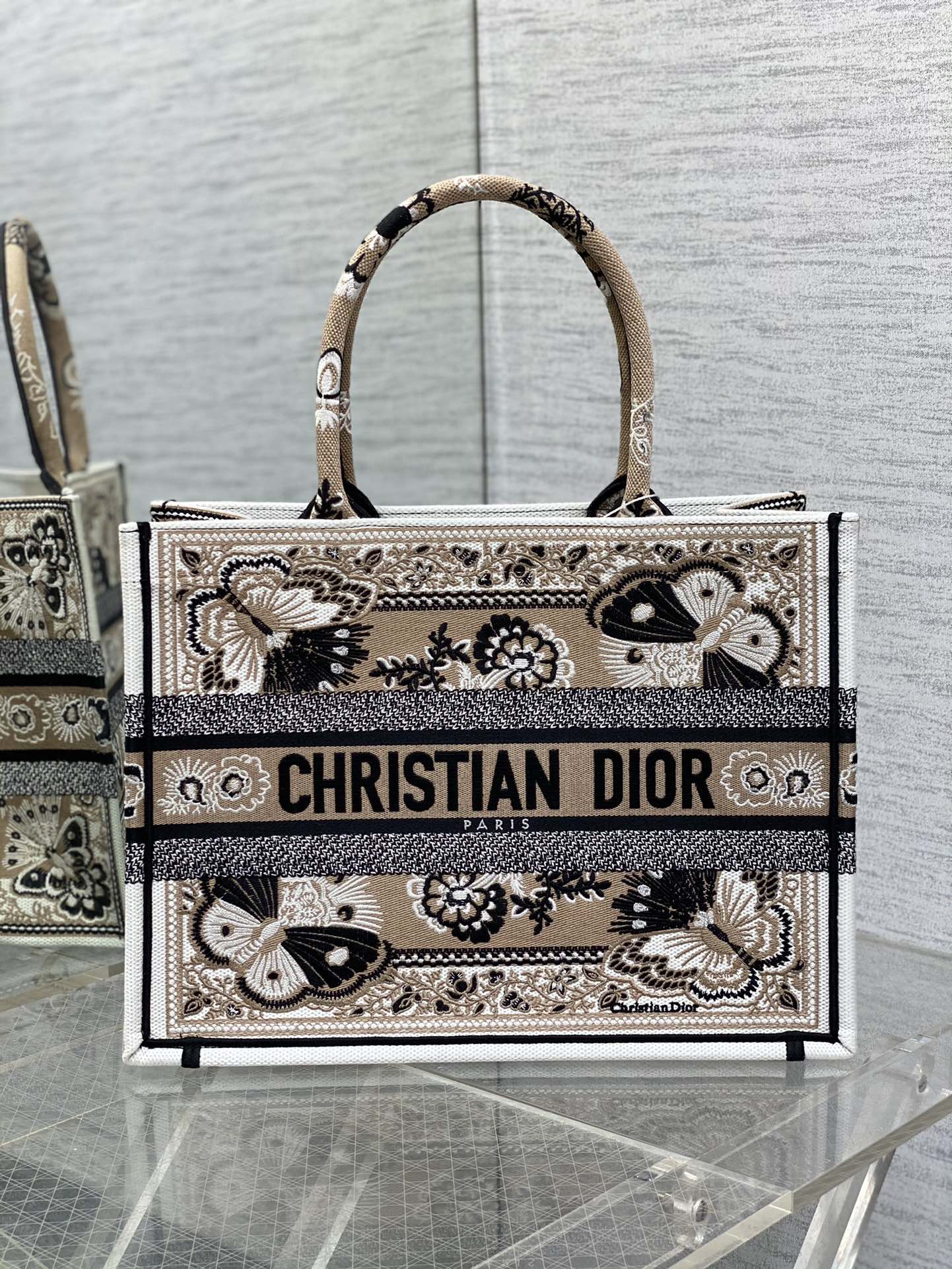 D*or small book tote-36.5cm