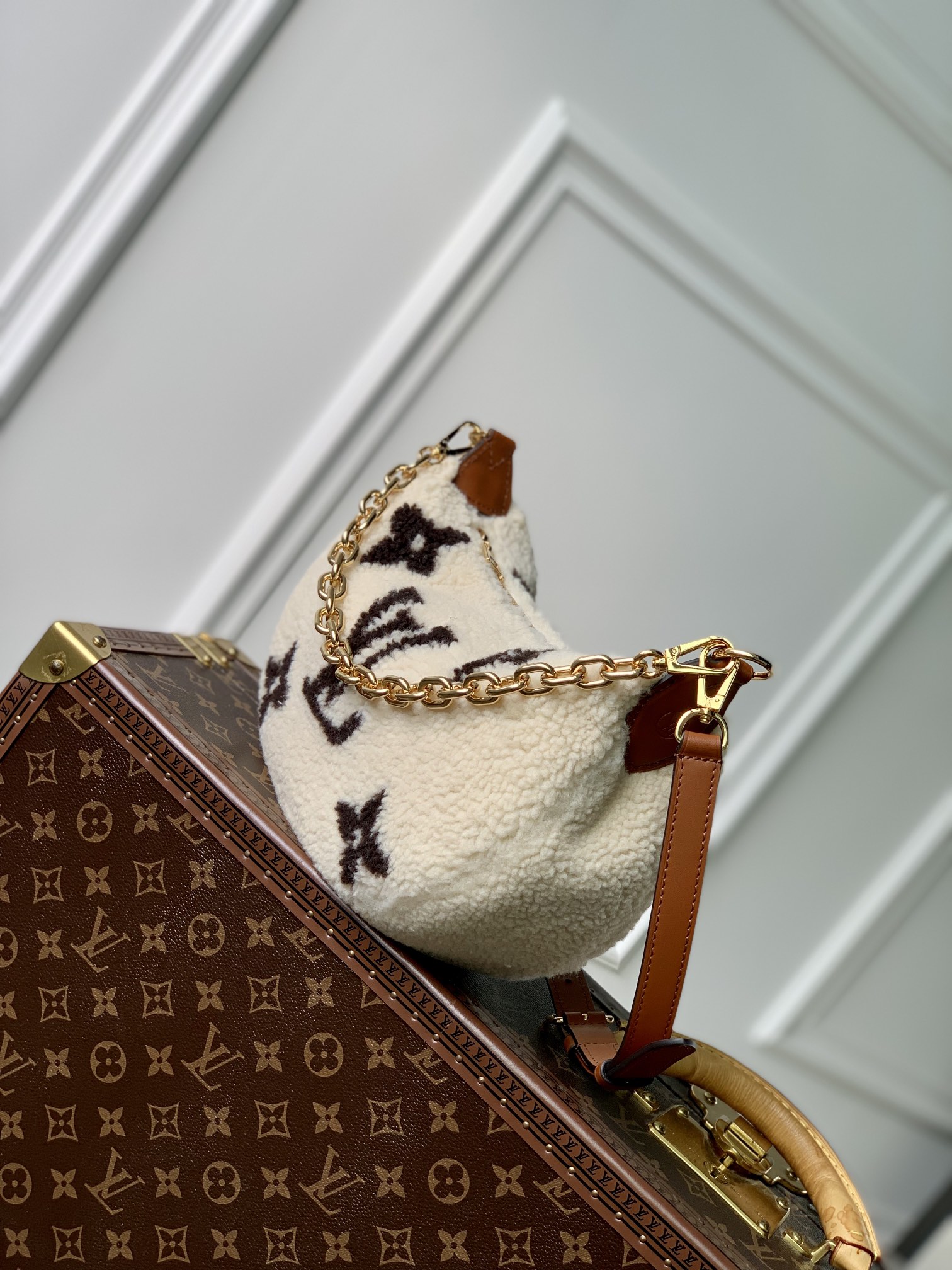 l0*is V*t0n over the moon handbag-27.5*16*7cm