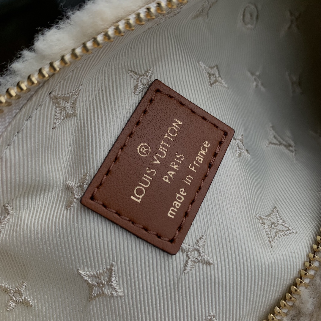 l0*is V*t0n over the moon handbag-27.5*16*7cm