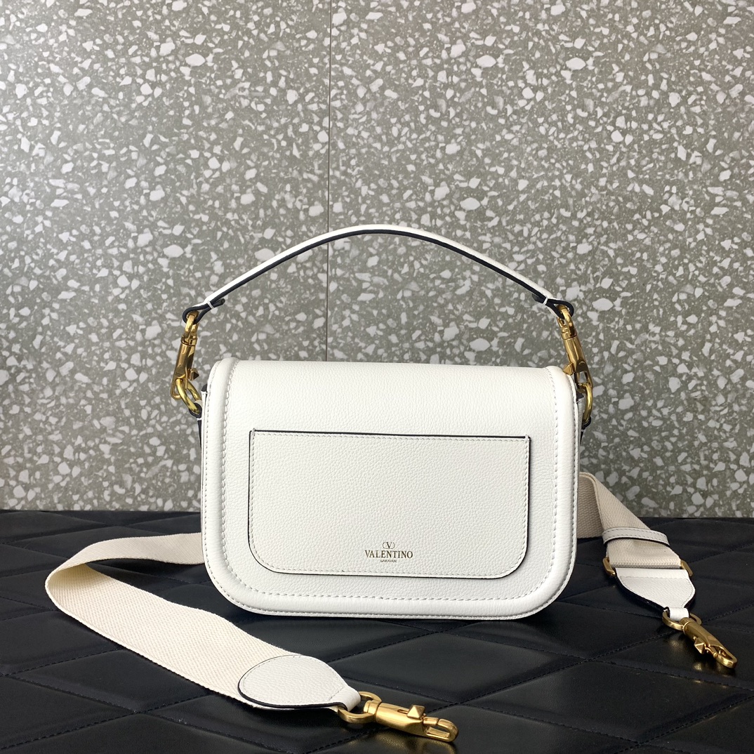 Va1e*ntin0 garavani allnite bag-23.5✖️18✖️8cm
