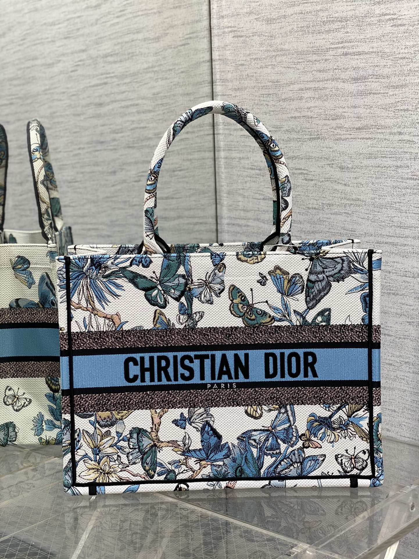 D*or small book tote-36.5cm