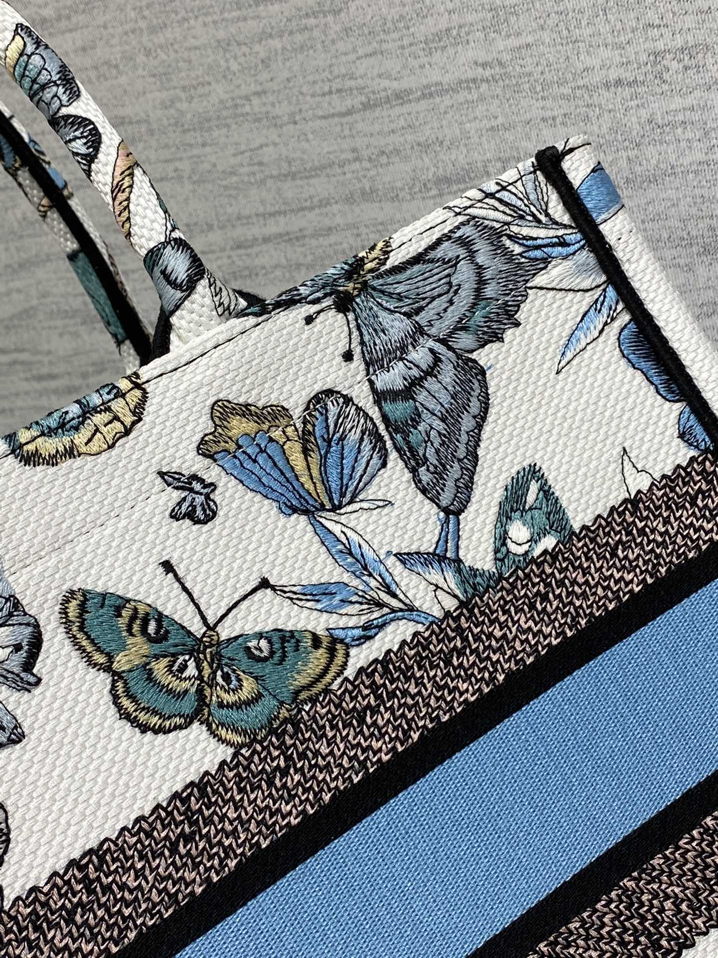 D*or small book tote-36.5cm